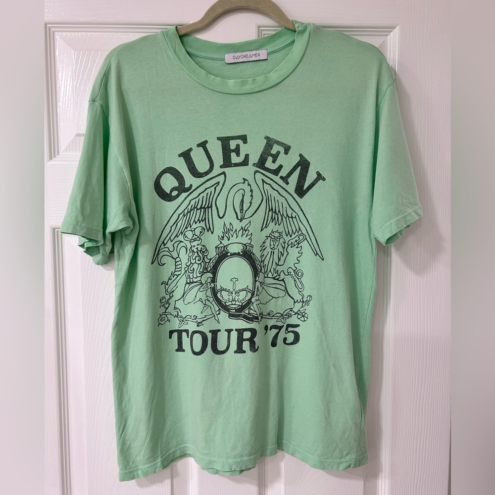 DayDreamer Queen t-shirt in mint green